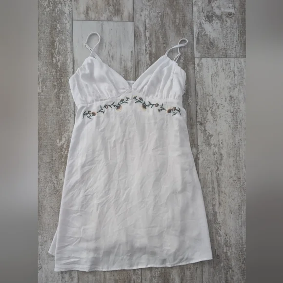 wild fable White Smocked Top with Tag Detail - Picture 4 of 10